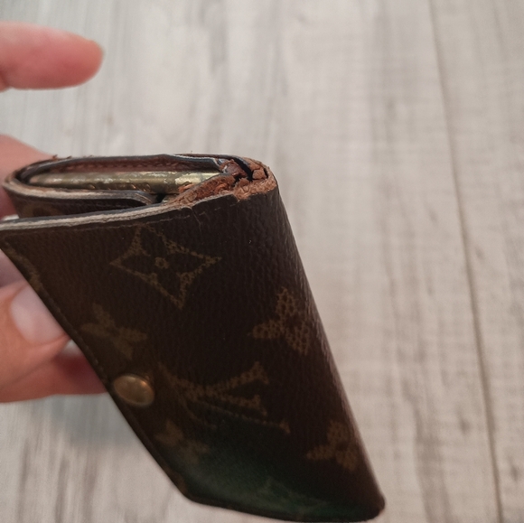 LOUIS VUITTON Monogram Multicles 6 Key Case - Picture 6 of 11